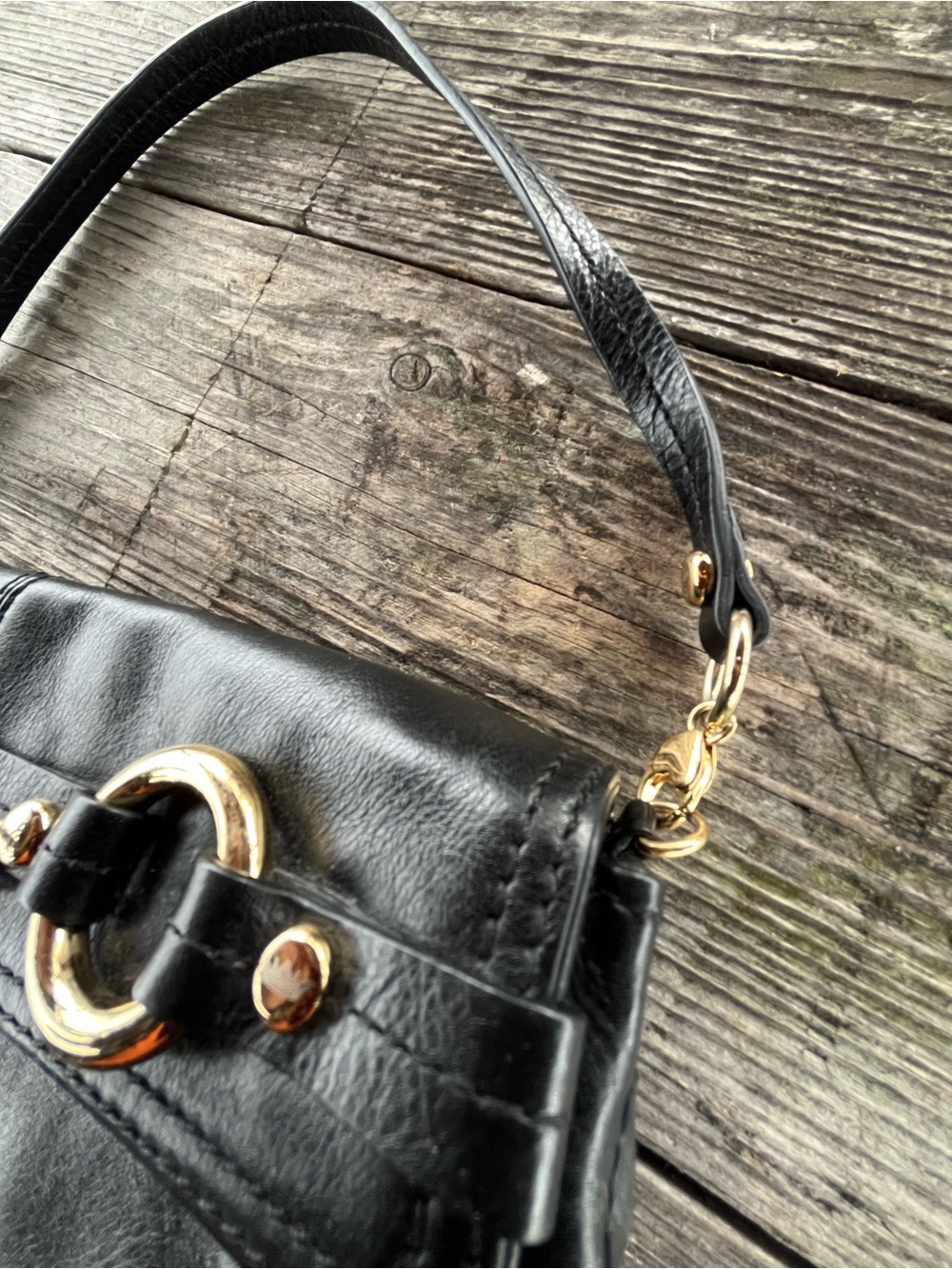 VINTAGE JUICEY COUTURE Black Leather Shoulder Bag with Gold Chain Accent - Picture 2 of 8